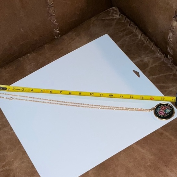 Avon 1977 Floralpoint Locket Necklace Machine Stitched Petit Point Gold Toned - Picture 11 of 12